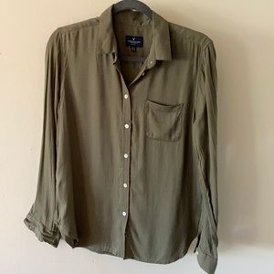 Women’s American Eagle Button up